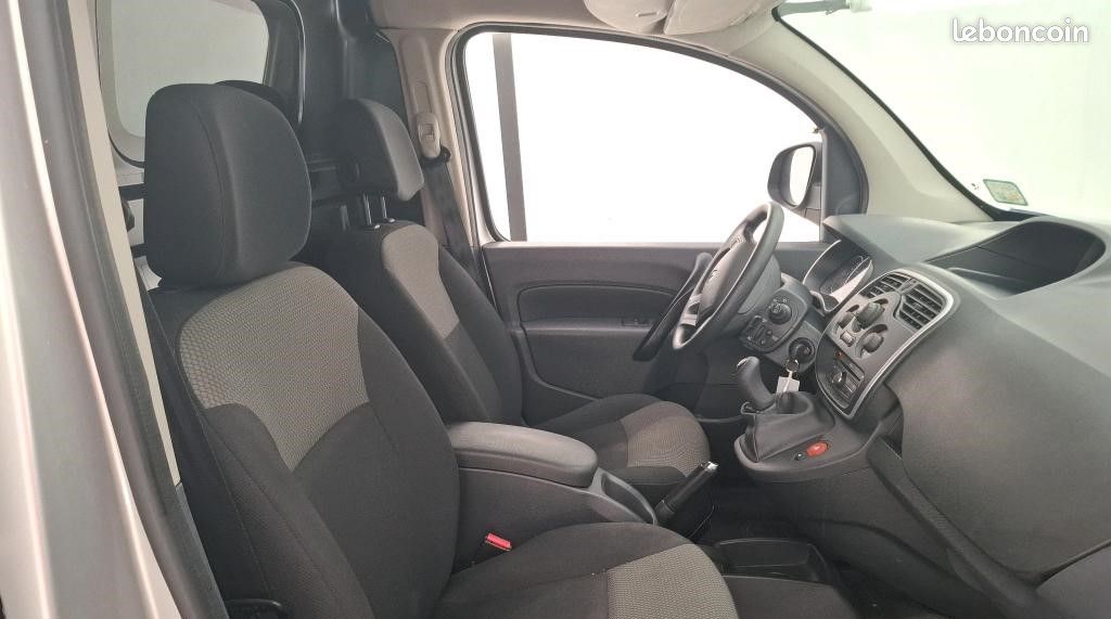 Kangoo grand confort 1.5 dci (clim/radars de recul/etageres/etc...)104.903 km 8.325 ht (9.990 ttc) (image 2)