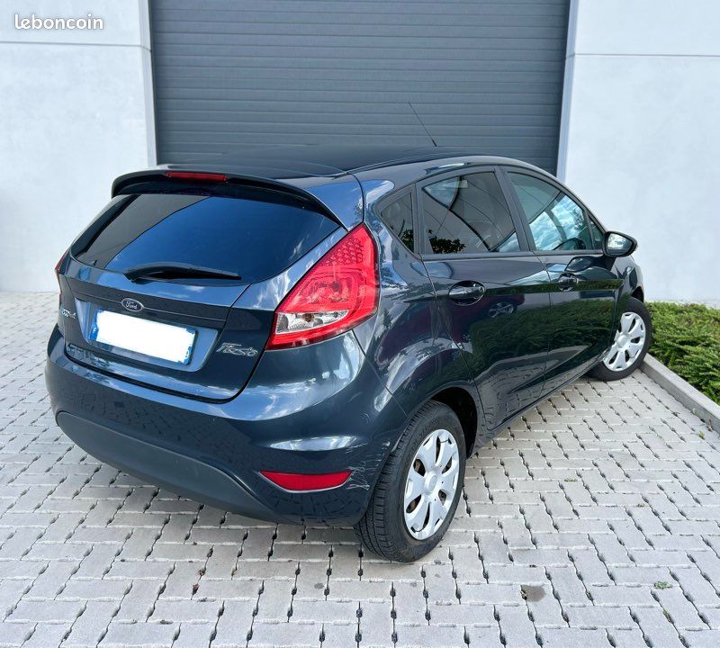 FORD FIESTA 1.6 TDCI 95ch Titanium - CLIMATISATION - BLUETOOTH - CARNET D’ENTRETIEN FORD A JOUR (image 3)