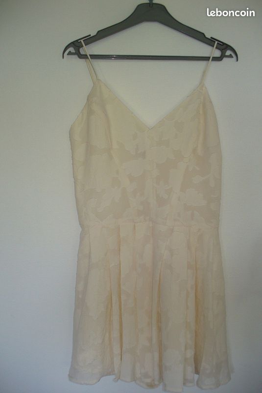Robe blanche été femme T1 (image 1)