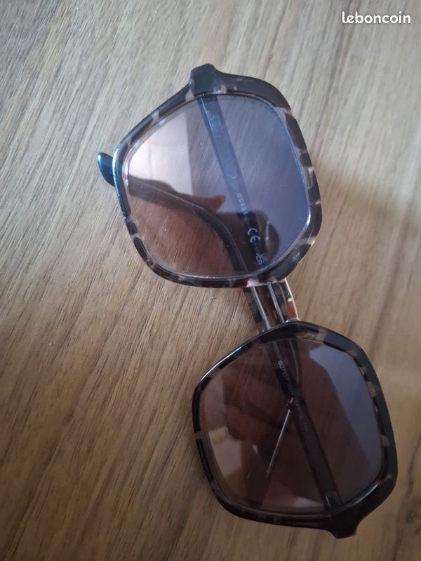 Lunette solaire (image 1)
