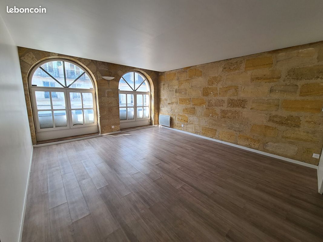Appartement 3 pièces 77 m² · à Bordeaux · 77 m² · 928 €