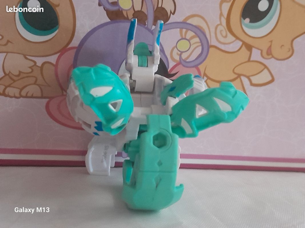 Petite Bakugan blanche bleu et turquoise (image 3)