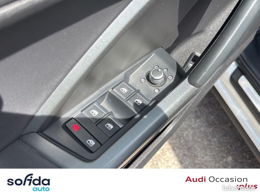 AUDI Q3 45 TFSIe 245 ch S tronic 6 S line (image 10)