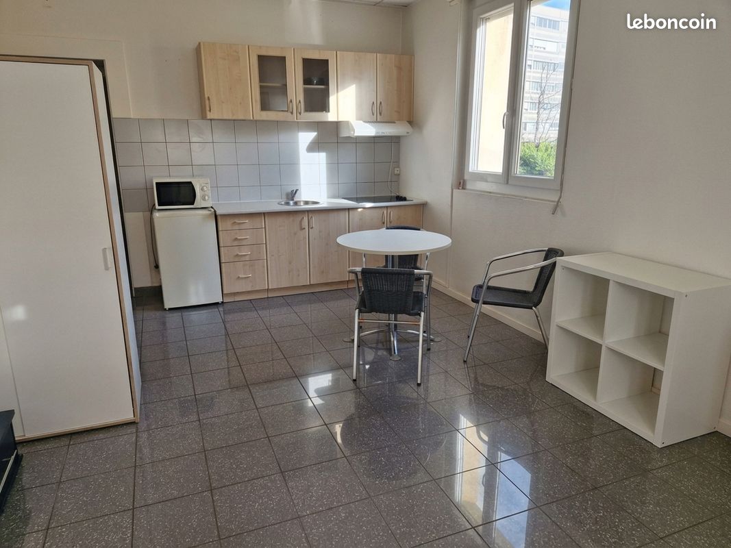 Appartement 1 pièce 28 m² · à Roanne · 28 m² · 450 €/mois
