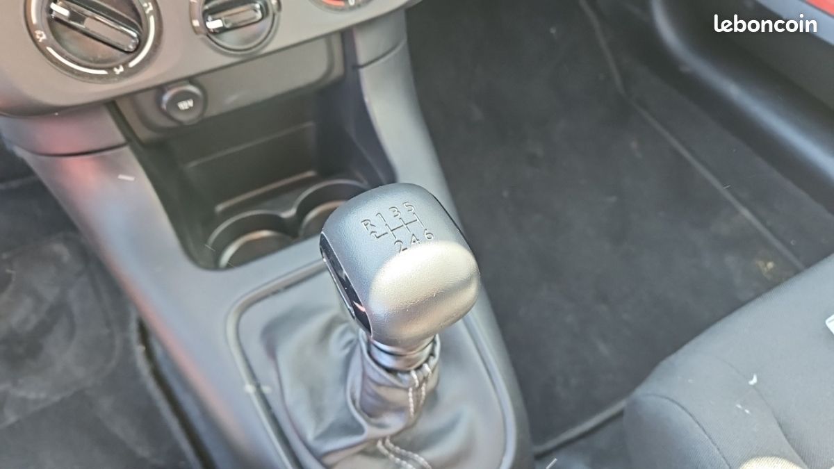 Citroën C3 SOCIETE BLUEHDI 100 SS BVM6 FEEL (image 24)
