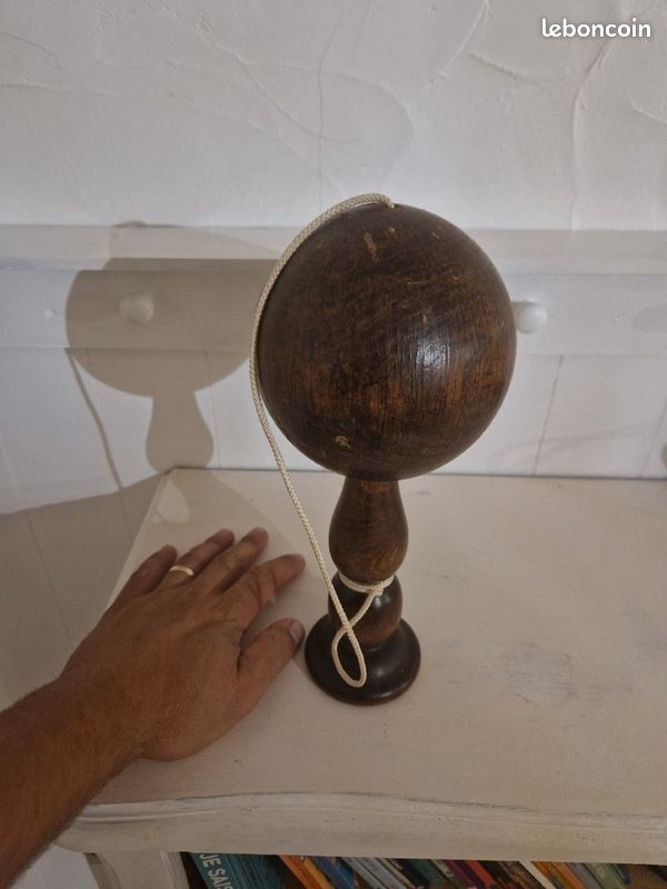 Grand bilboquet en bois (image 1)