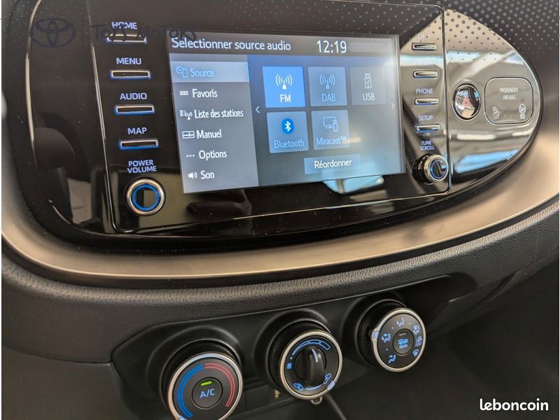 Toyota aygo x 1.0 VVT-i 72 Dynamic S-CVT (image 20)