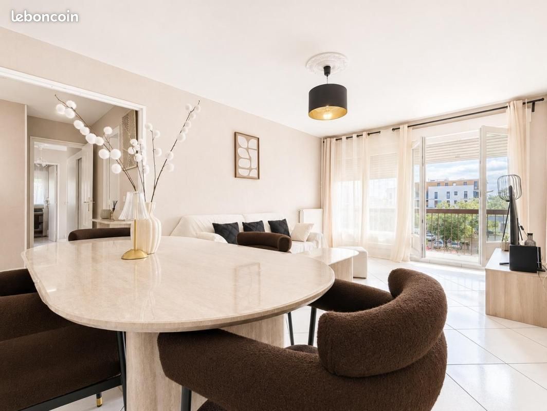 Appartement 4 pièces 82 m² · à Bron · 82 m² · 157 000 €