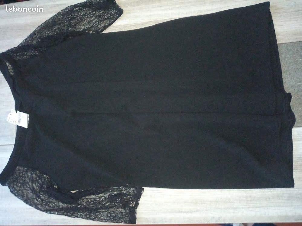 Robe courte manches dentelles Kiabi col V noire 46/48 neuve (image 2)
