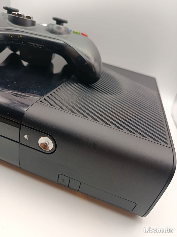 Xbox 360 E Noir 250go (image 1)