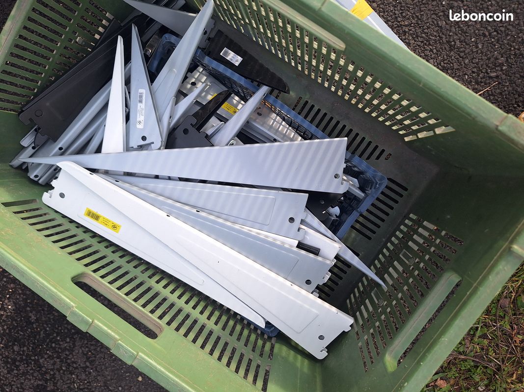 Enorme lot de plusieurs centaines de console et support neuf pour etagere a cremaillere (image 5)