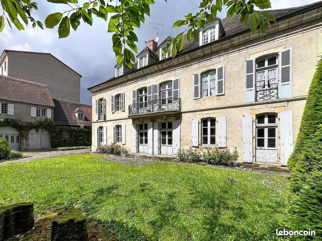 Maison 12 pièces 378 m² · à Montluçon · 378 m² · 299 000 €