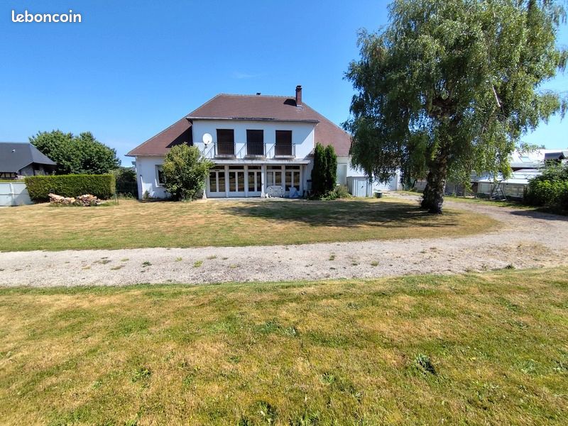 Maison 8 pièces 342 m² · à Boissey-le-Châtel · 342 m² · 389 800 €
