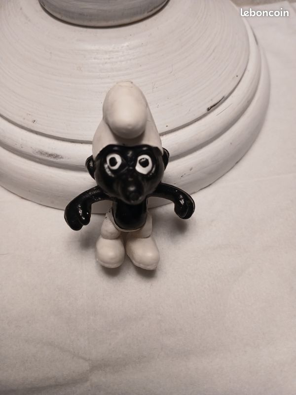 Figurine La colonne des schtroumpfs noir - LES SCHTROUMPFS - PLASTOY