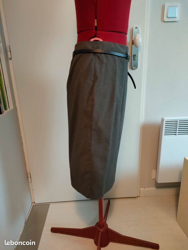 Jupe tailleur mi-longue fendue ceinture (image 4)