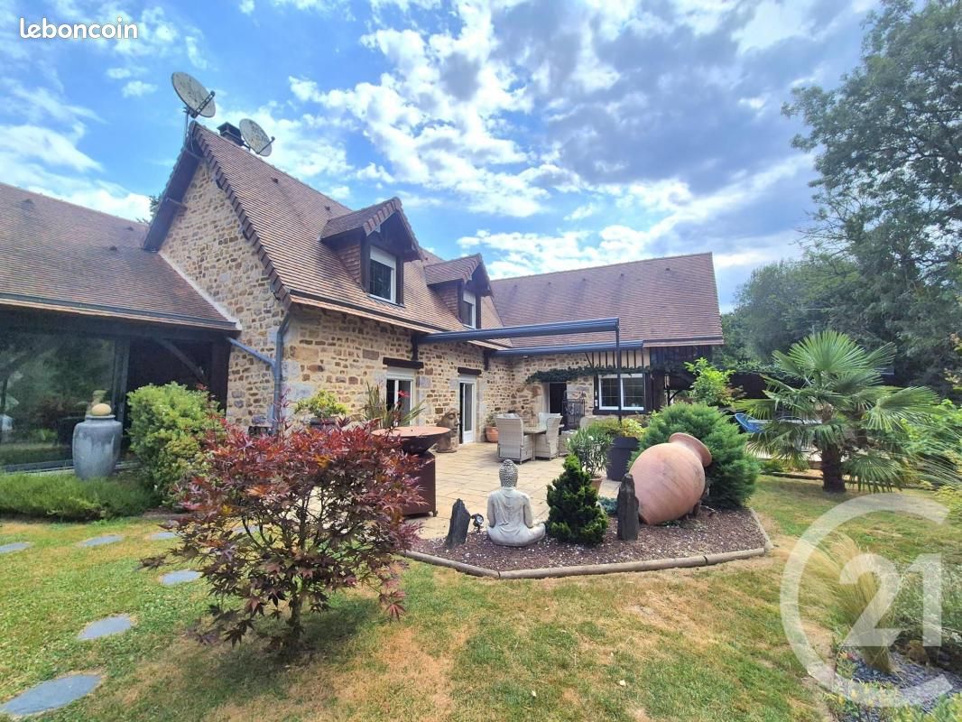 Maison 8 pièces 262 m² · à Champsecret · 262 m² · 398 000 €