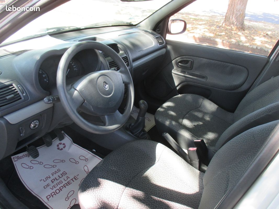 Renault CLIO II CAMPUS 1.5 DCI 65CH AUTHENTIQUE 5P (image 13)