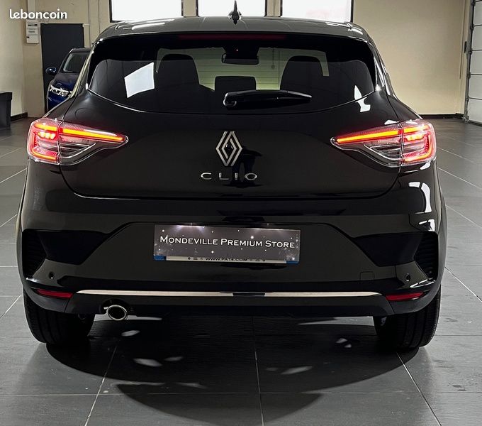 Renault Clio 1.0 TCE 90 TECHNO 15.990 HT PRIX SPECIAL VENTE EXPORT ALGERIE/TUNISIE (image 9)