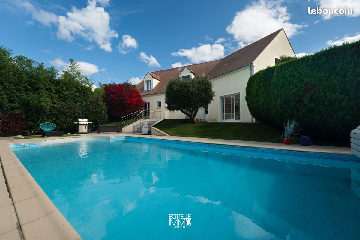 Maison 9 pièces 260 m² · à Saint-Pierre-lès-Nemours · 260 m² · 779 000 €