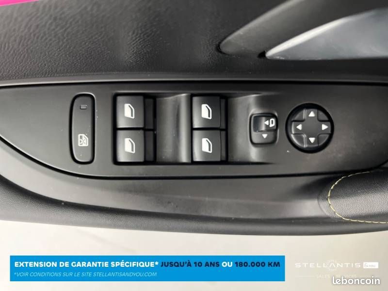 Peugeot 208 PureTech 100 S&S EAT8 GT (image 29)