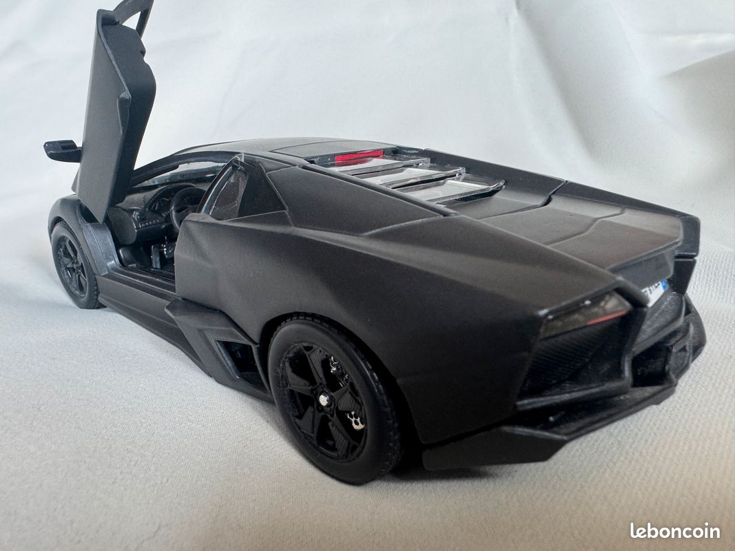 Lamborghini Reventón Bburago à l’échelle 1/24 (image 6)