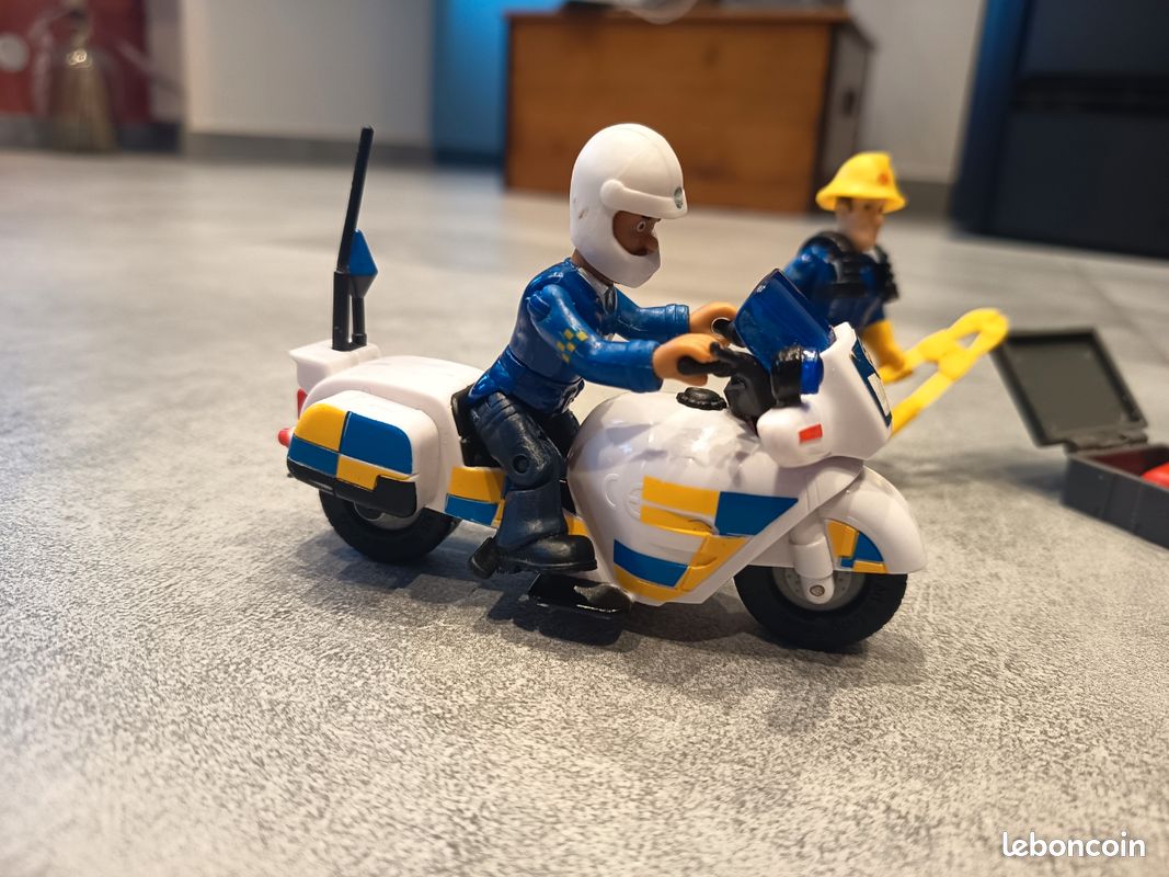 Centre de secours Sam le pompier - Jeux et jouets Dickie Toys - Avenue des Jeux Centre de secours Sam le pompier - Jeux et jouets Dickie Toys - Avenue des Jeux