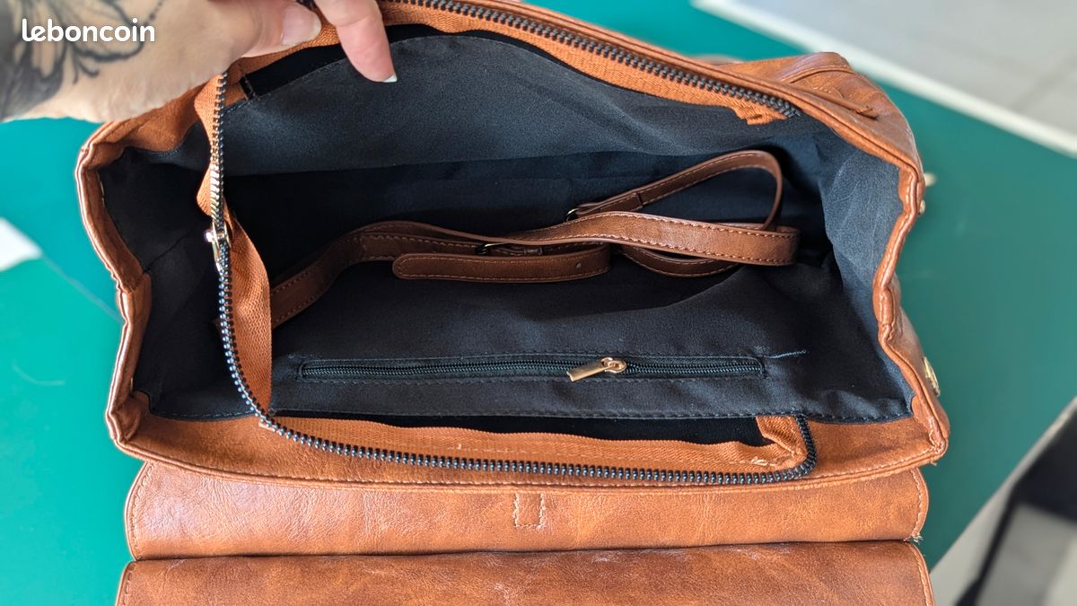 Sacoche Bandoulière Rigide Style Cartable En Simili Cuir Marron - Très Classe