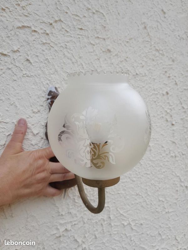 Applique bois plus globe (image 1)