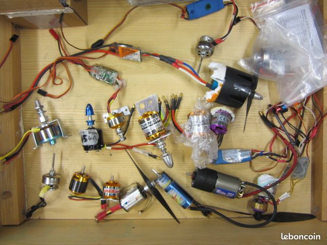 Lot hélices cones moteurs controleurs servos (image 2)