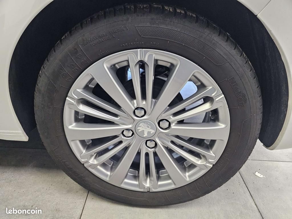 PEUGEOT 208 1.2i PureTech 12V - 82 BERLINE Active PHASE 2 (image 24)