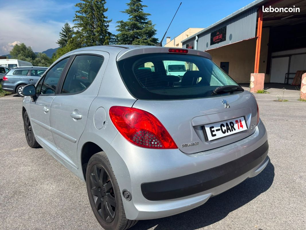 PEUGEOT 207 1.6 VTi 16V 120ch Premium (image 6)