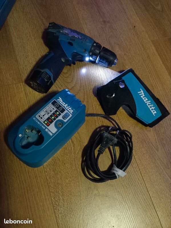Visseuse MAKITA 10,8v avec chargeur, batterie et valise (image 4)
