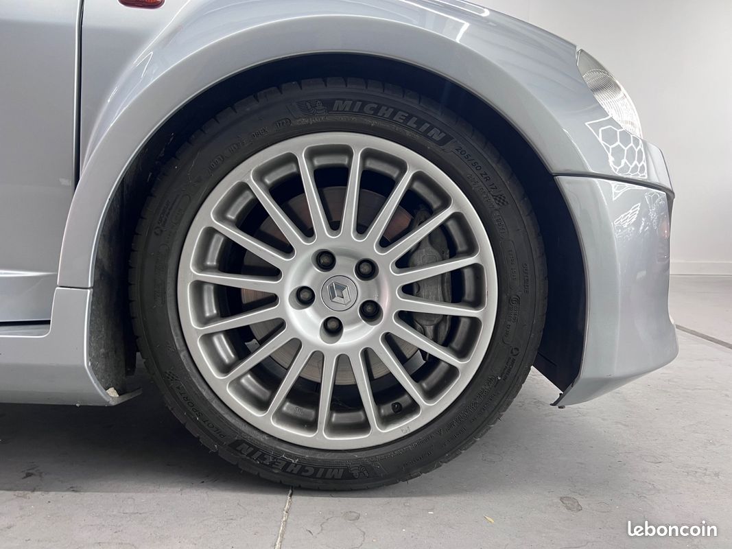 Renault Clio 3.0 V6 230ch/N°1609/Distribution Neuve/Clim (image 33)