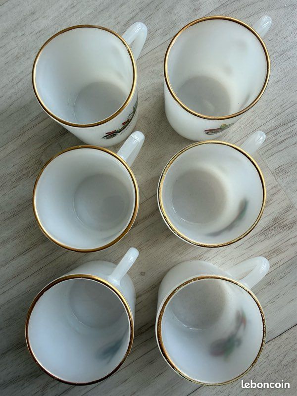 Lot de 2 tasses à thé et 2 soucoupes Arcopal en verre opalin blanc