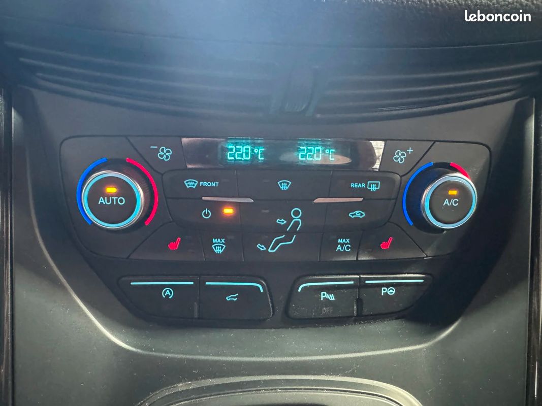 FORD KUGA 2.0 TDCi 180cv 4x4 Powershift ST-Line / CarPlay / Hayon Électrique / Caméra de Recul (image 36)