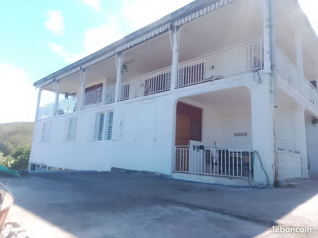 Maison 2 pièces 80 m² · à Bouillante · 80 m² · 700 €/mois