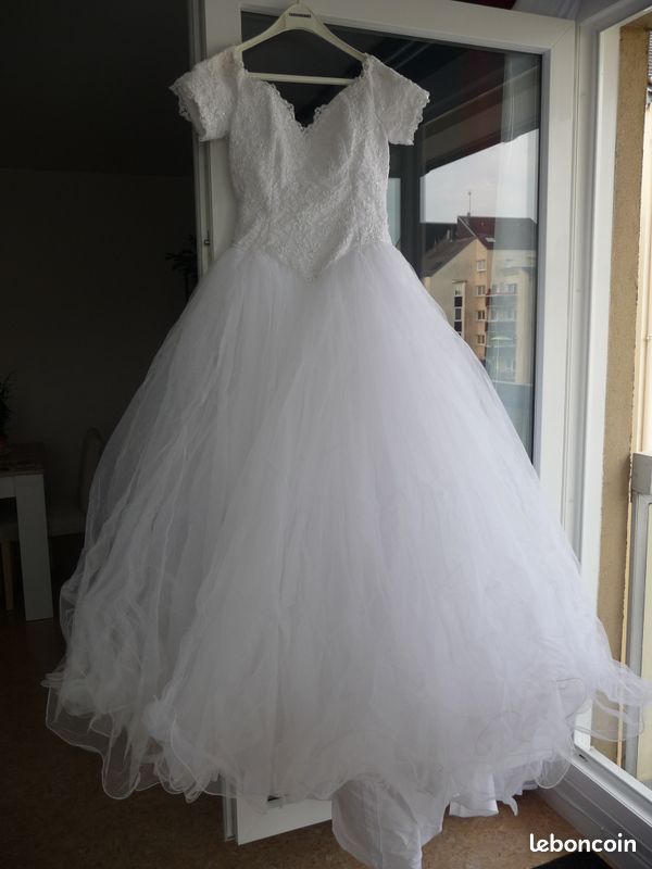 Robe de mariée, voile et gants (image 1)