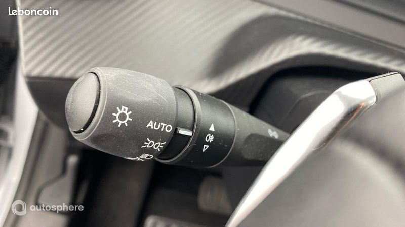 Peugeot 208 1.2 Hybrid 110ch Style e-DCS6 (image 23)
