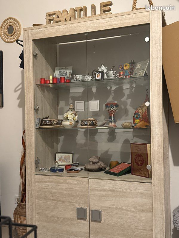 Vitrine (image 1)