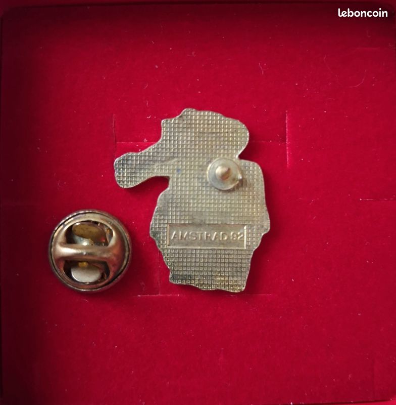 🐊 Pin’s Amstrad 1992 – Mascotte crocodile – Informatique vintage – Collection (image 2)