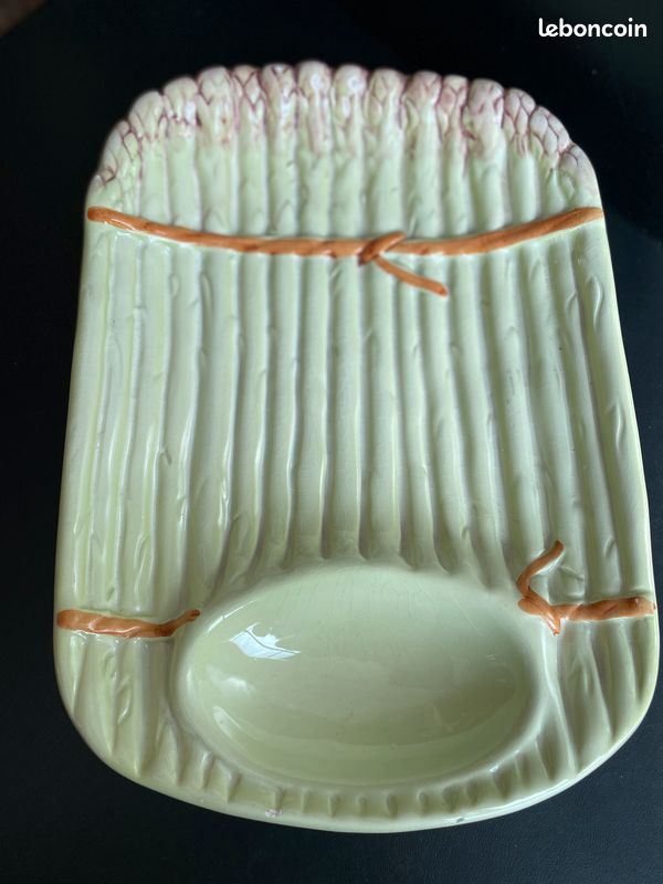 Plat à asperges vintage en barbotine italienne - Peint main - Style Trompe-l'œil (image 1)