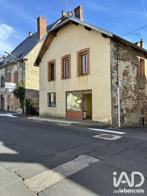 Immeuble 114 m² · à Bourg-Lastic · 114 m² · 65 000 €