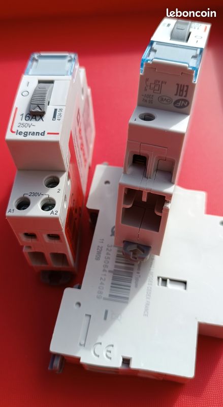 3 télérupteurs neufs LEGRAND 16A
neufs jamais servi
Payé 30 euros l'unité, je le vends 15 euros l'unité (image 4)