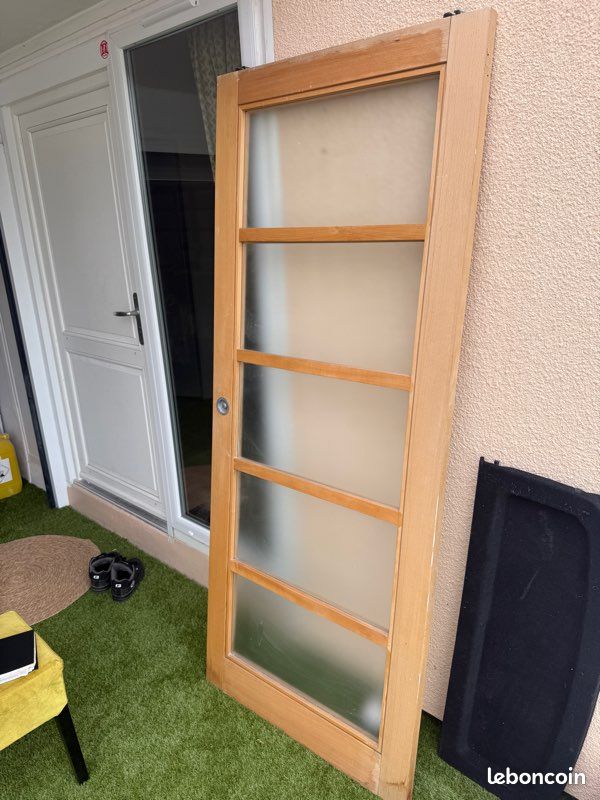 Vends porte en bois et verre coulissante (image 1)