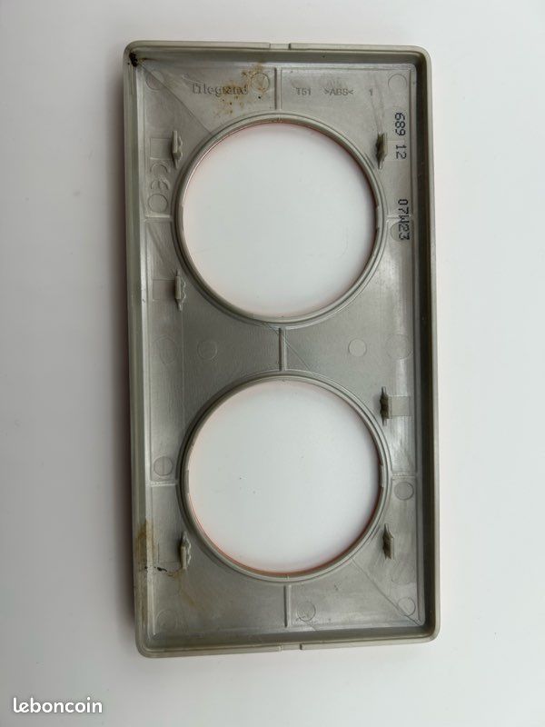 Plaque Triple Legrand Céliane – Cuivre 71mm – Réf 68913 – Neuve Sans Boîte