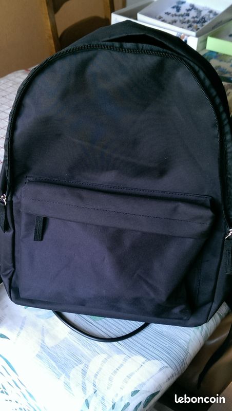 Sac à dos noir (image 1)