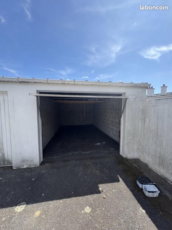 Parking 16 m² · à Lorient · 16 m² · 25 000 €