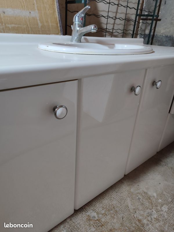 Meuble de salle de bain blanc laqué (image 1)