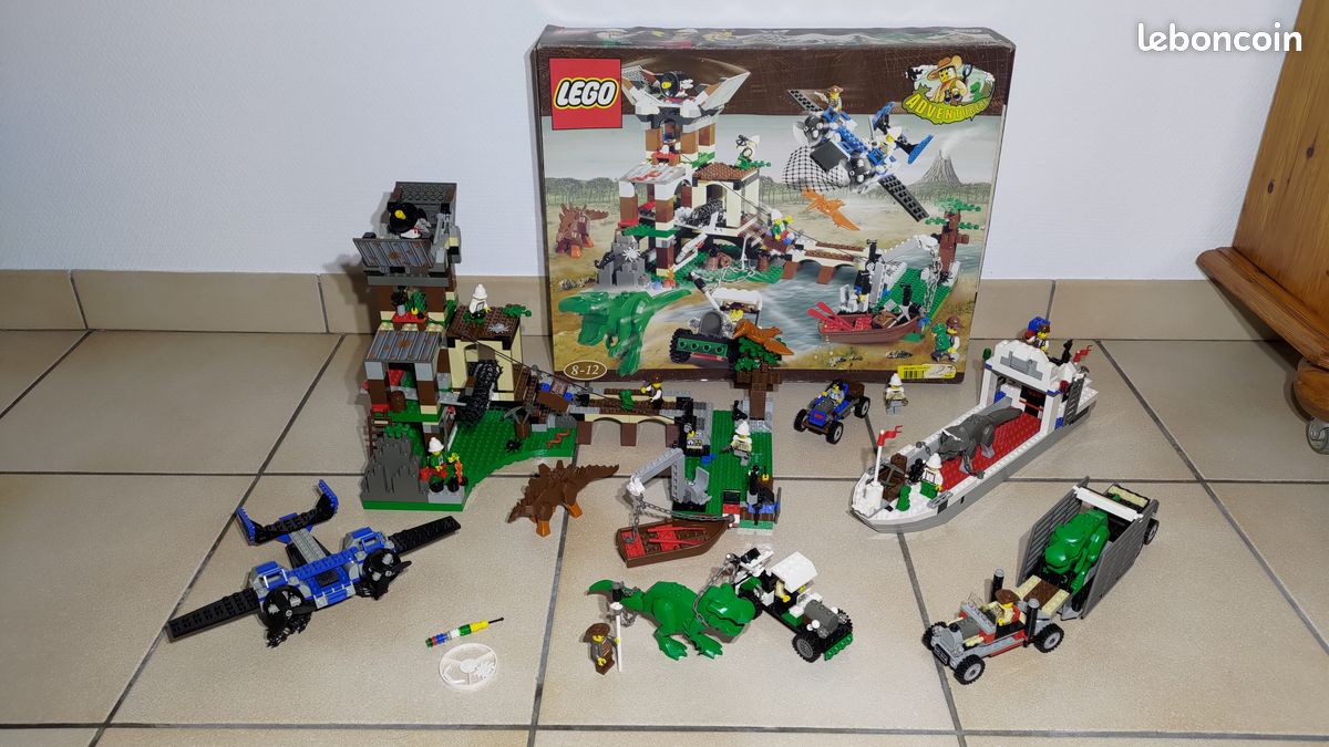 Lego Adventurers Dinosaurs Island T-rex/Triceratops/Stégosaurus - Main Image