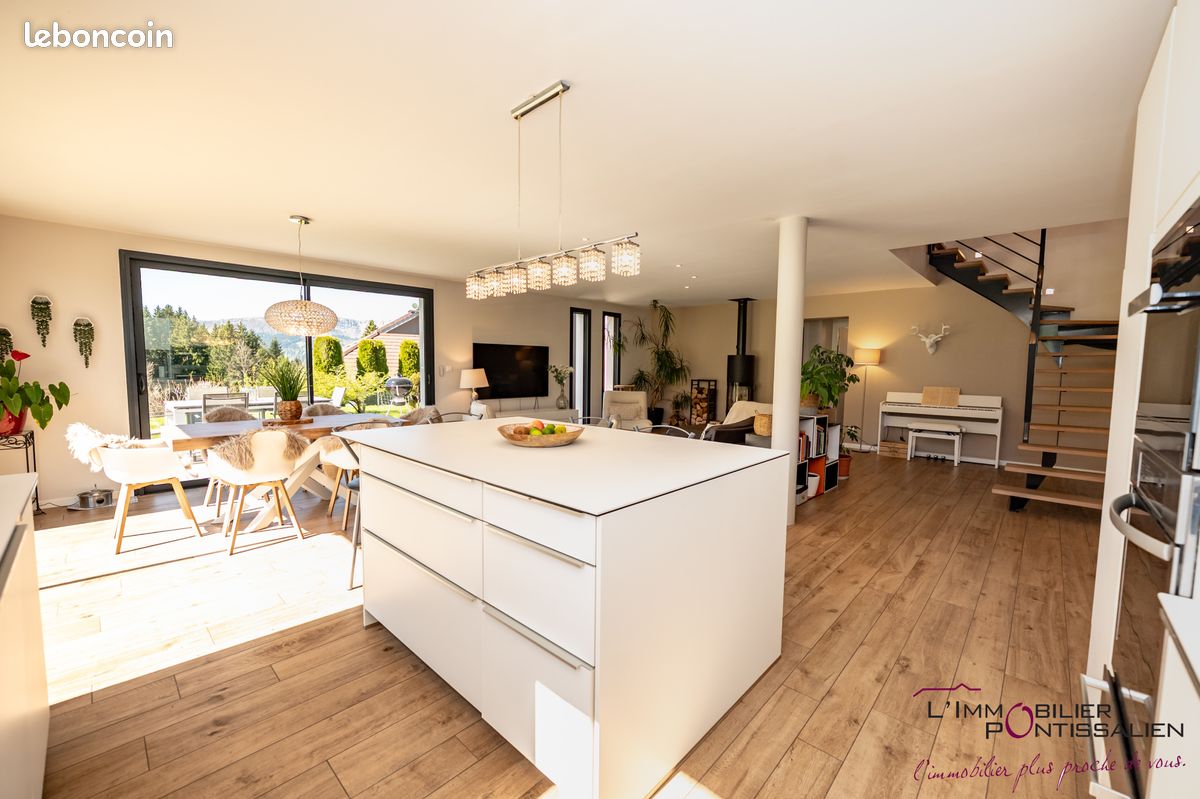 Maison 6 pièces 166 m² · à Jougne · 166 m² · 630 000 €